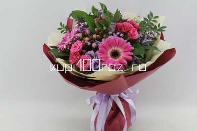 Букет с герберой, розой и эустомой «Ягодные леденцы»