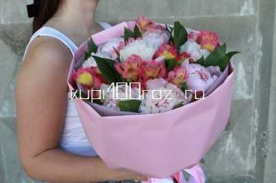 Букет с пионами и альстромерией «Розовая маркиза»